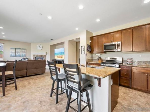 2928 Burnet Dr, Escondido CA 92027