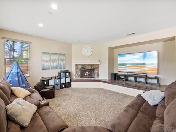 2928 Burnet Dr, Escondido CA 92027