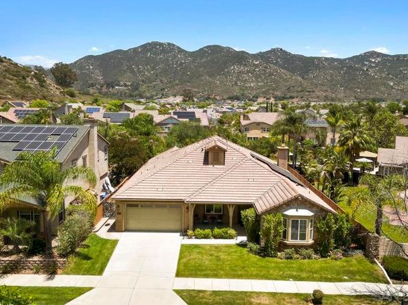 2928 Burnet Dr, Escondido CA 92027