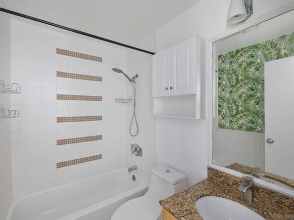 7405 Charmant Dr. 2306 2306, San Diego CA 92122