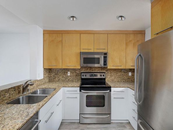 7405 Charmant Dr. 2306 2306, San Diego CA 92122