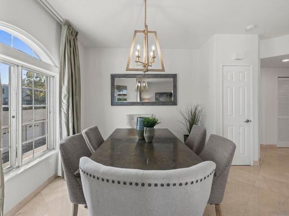 8635 Via Mallorca D, La Jolla CA 92037