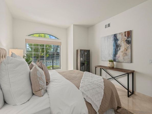 8635 Via Mallorca D, La Jolla CA 92037