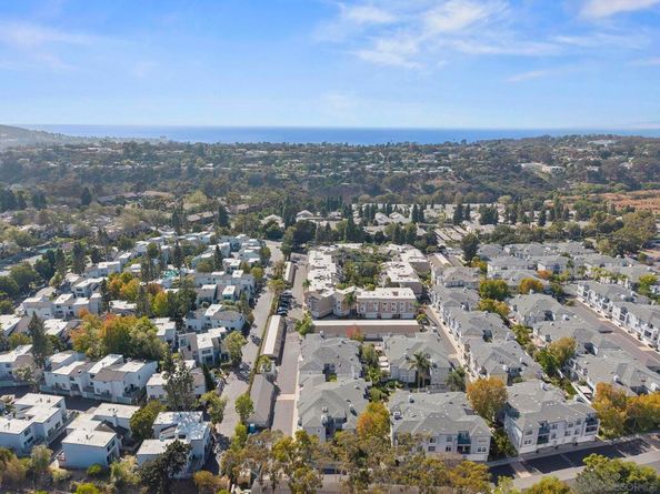 8635 Via Mallorca D, La Jolla CA 92037