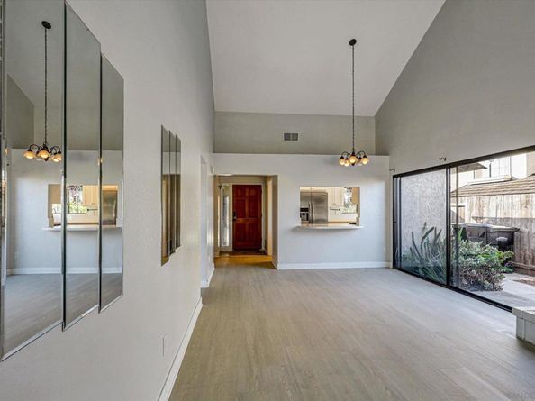 9488 Hiker Hill Rd, San Diego CA 92129