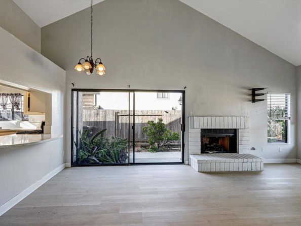 9488 Hiker Hill Rd, San Diego CA 92129