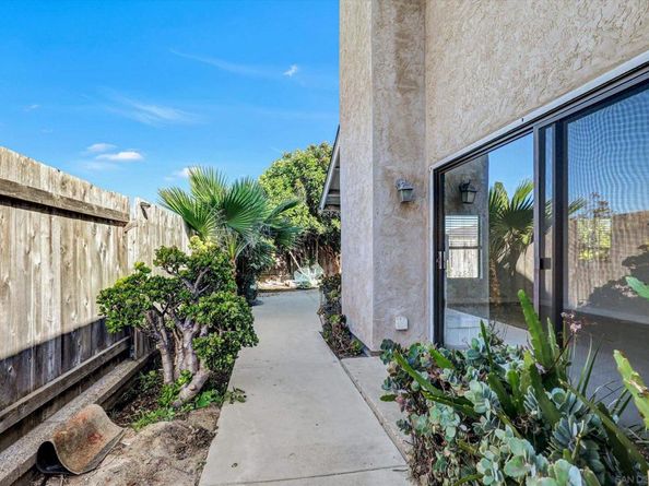 9488 Hiker Hill Rd, San Diego CA 92129