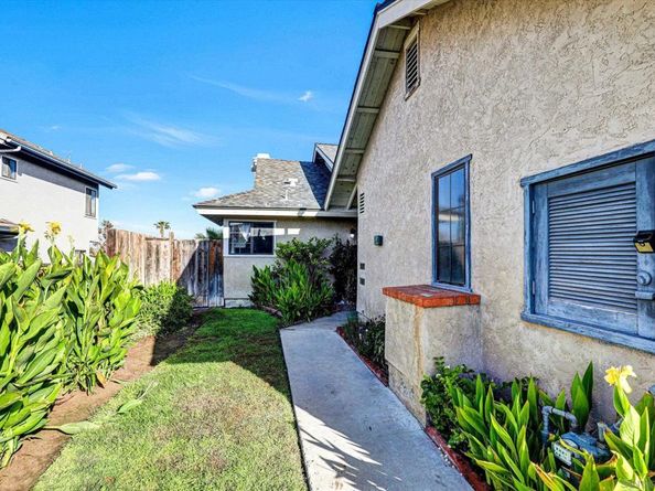 9488 Hiker Hill Rd, San Diego CA 92129