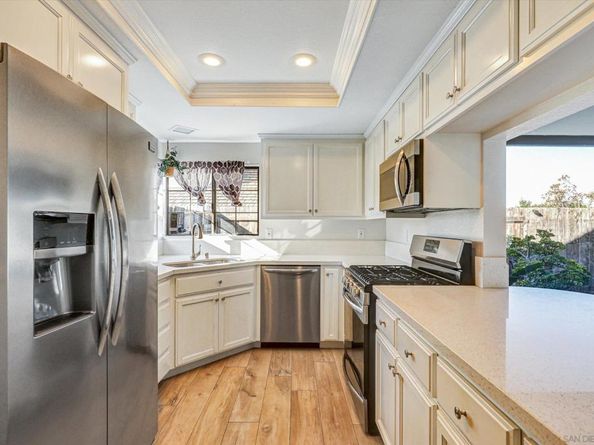 9488 Hiker Hill Rd, San Diego CA 92129