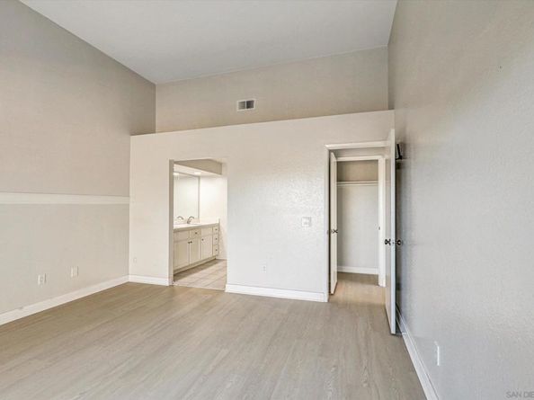 9488 Hiker Hill Rd, San Diego CA 92129