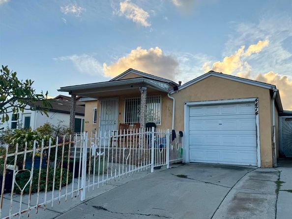 4472 74 51st St, San Diego CA 92115