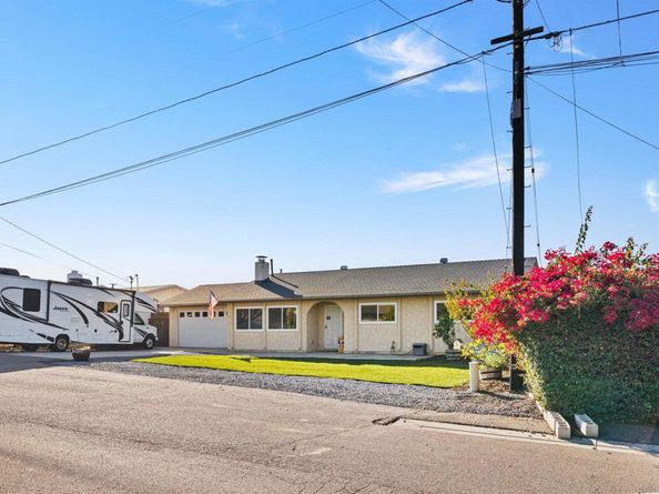 8802 Blue Boy Ln, Santee CA 92071