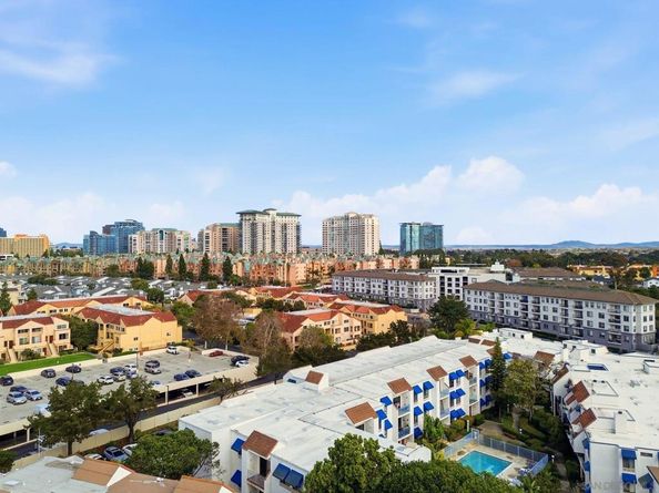 8310 Regents Rd 1E, San Diego CA 92122