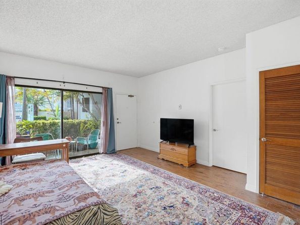 8310 Regents Rd 1E, San Diego CA 92122