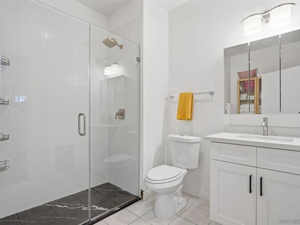 8310 Regents Rd 1E, San Diego CA 92122