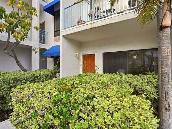 8310 Regents Rd 1E, San Diego CA 92122