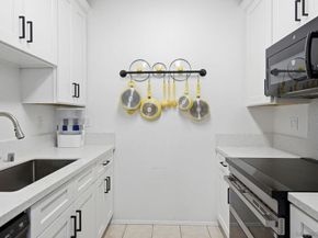 8310 Regents Rd 1E, San Diego CA 92122