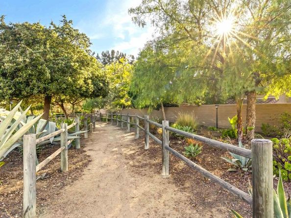 14520 Camino de la Luna 5, San Diego CA 92127