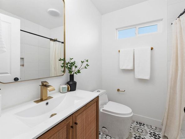 2103 Garfield, San Diego CA 92110