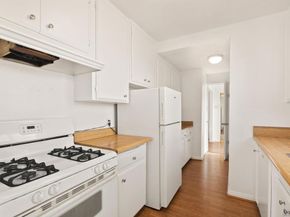 4804 Lamont St, San Diego CA 92109