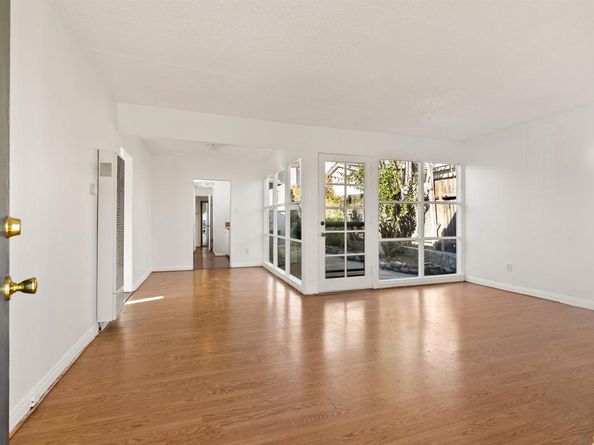 4804 Lamont St, San Diego CA 92109