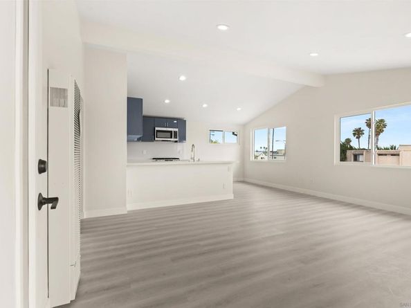 4804 Lamont St, San Diego CA 92109