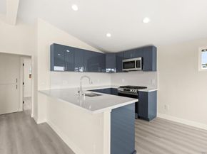 4804 Lamont St, San Diego CA 92109