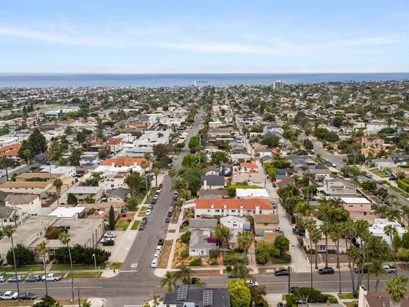 4804 Lamont St, San Diego CA 92109