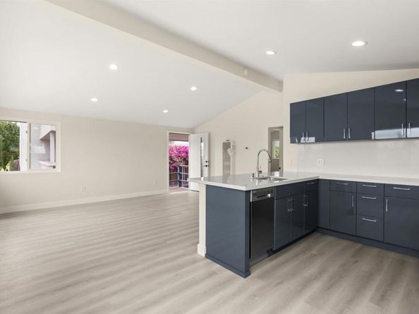 4804 Lamont St, San Diego CA 92109