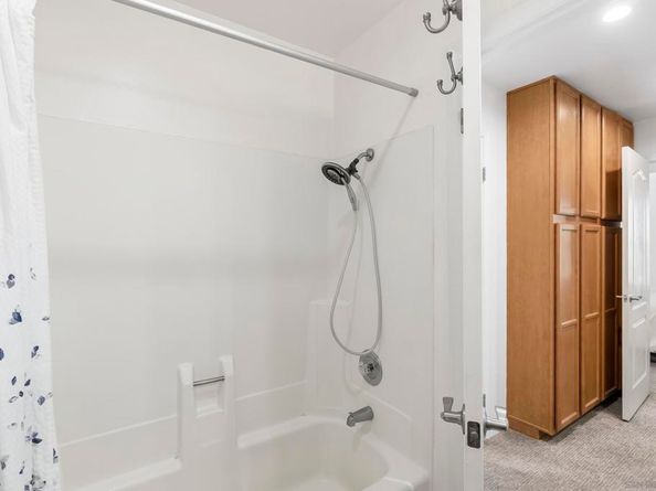 3456 Castle Glen Dr 290, San Diego CA 92123