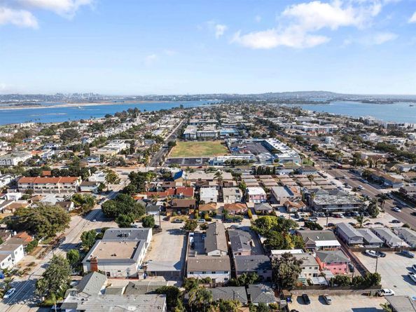 1654 Oliver Ave 6, San Diego CA 92109