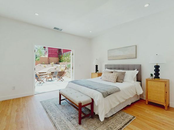 2214 Oak Glen Place, Los Angeles CA 90039