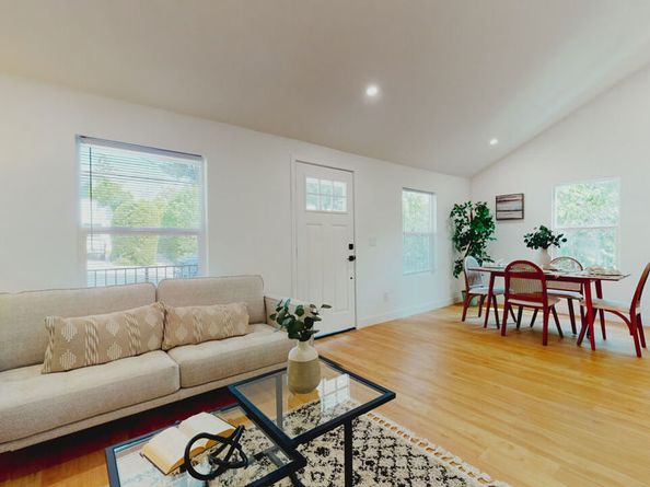 2214 Oak Glen Place, Los Angeles CA 90039