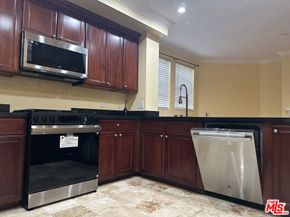 122 N Clark Drive 105, West Hollywood CA 90048