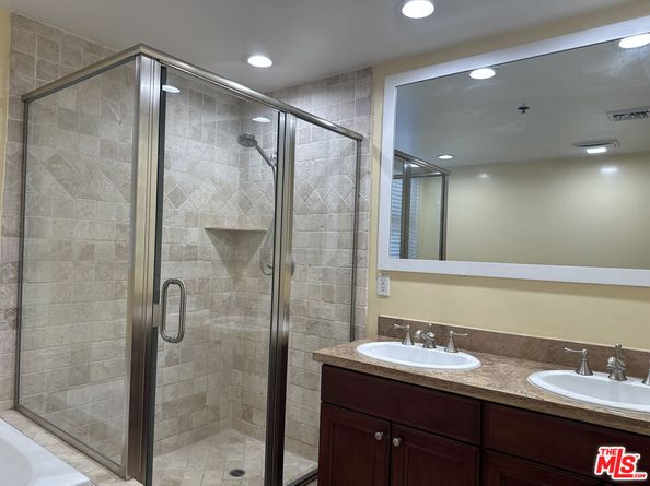 122 N Clark Drive 105, West Hollywood CA 90048