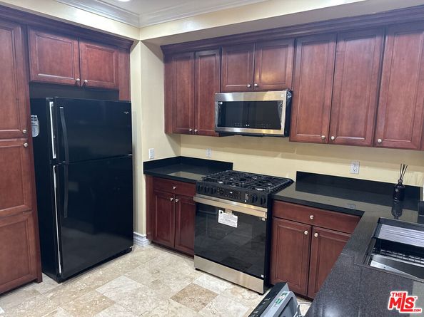 122 N Clark Drive 105, West Hollywood CA 90048