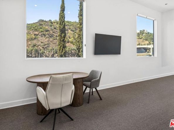 6696 Lakeridge Road, Los Angeles CA 90068