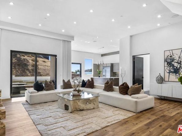 6696 Lakeridge Road, Los Angeles CA 90068