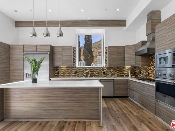 6696 Lakeridge Road, Los Angeles CA 90068