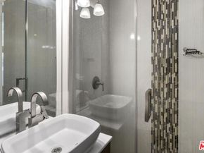 6696 Lakeridge Road, Los Angeles CA 90068