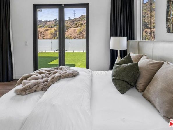 6696 Lakeridge Road, Los Angeles CA 90068