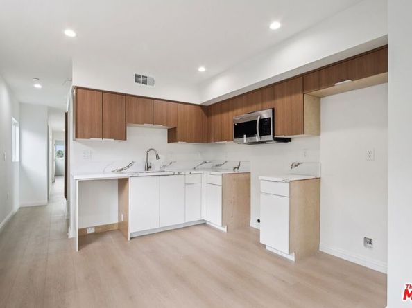 1673 E 111th Street, Los Angeles CA 90059