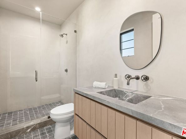 11746 La Maida Street, Valley Village CA 91607