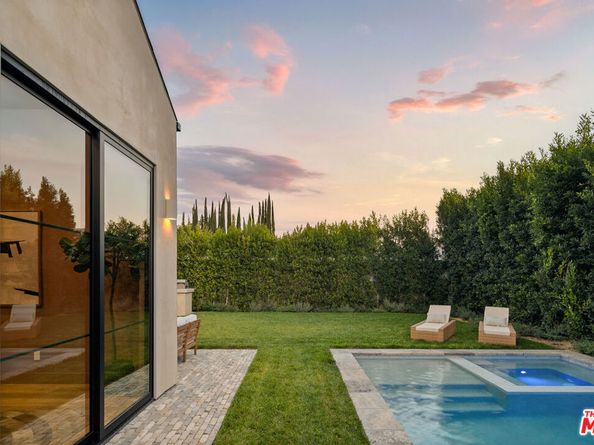 11746 La Maida Street, Valley Village CA 91607