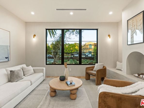 11746 La Maida Street, Valley Village CA 91607