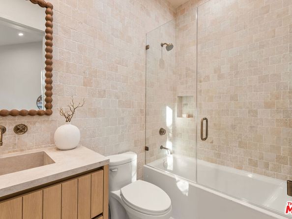 11746 La Maida Street, Valley Village CA 91607