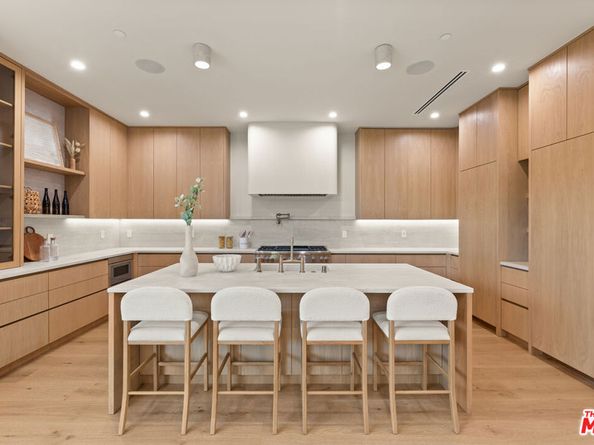 11746 La Maida Street, Valley Village CA 91607