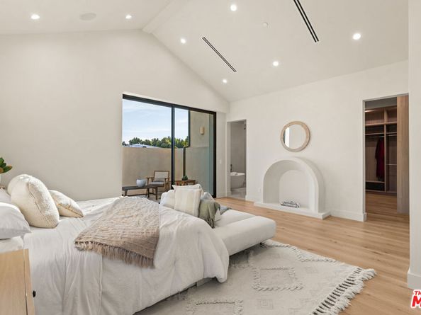 11746 La Maida Street, Valley Village CA 91607