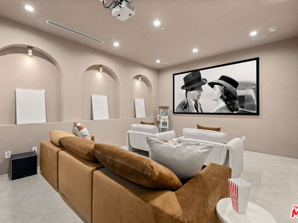 11746 La Maida Street, Valley Village CA 91607