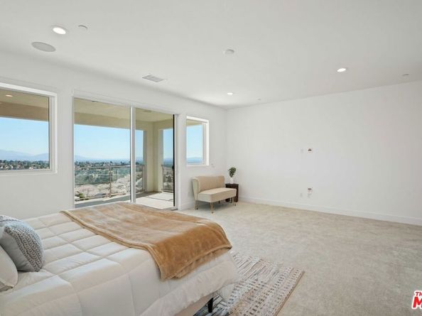 11818 N Hillsborough Lane, Porter Ranch CA 91326